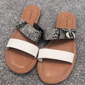 Time and Tru Women’s sandals size 10